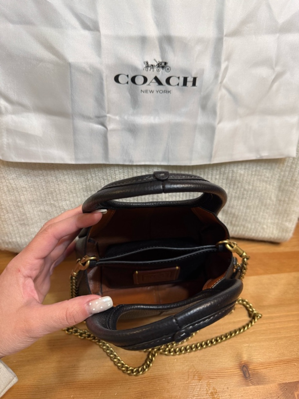 Coach Black Lana Shoulder Bag 19 with Gold Chain - Picture 3 of 6